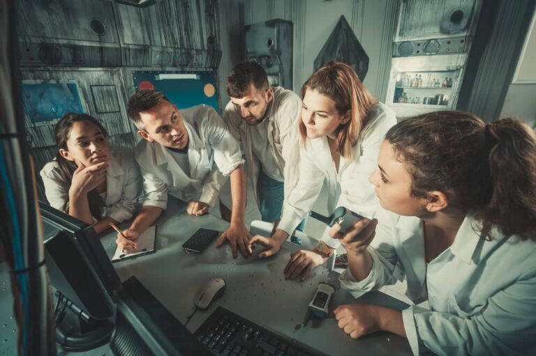 Picture of people enjoying an escape room in Harrisburg.